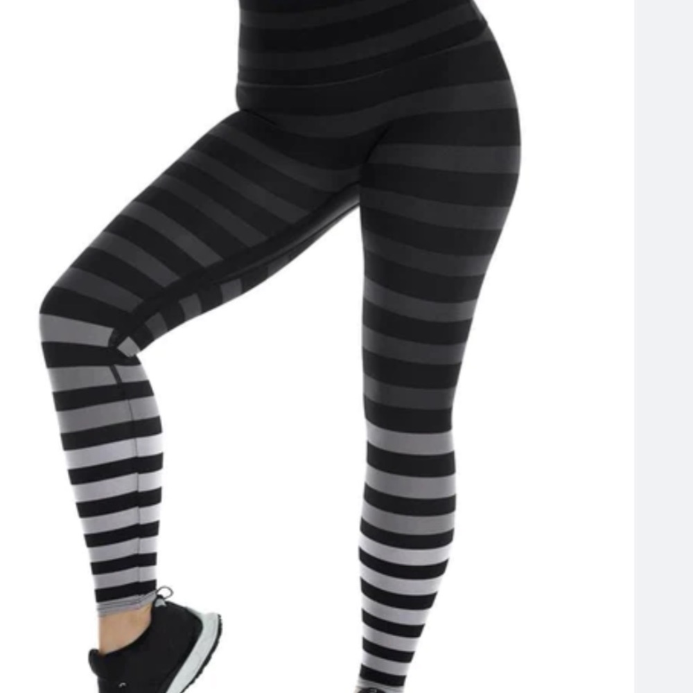 K-DEER Black and Gray Striped Leggings